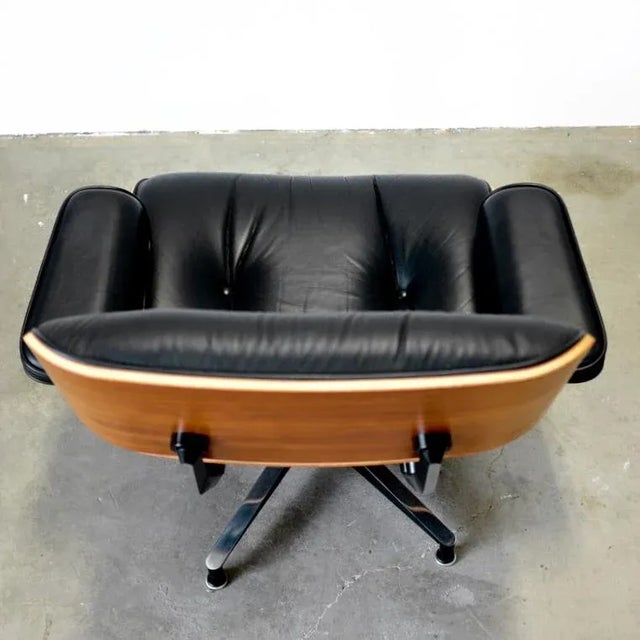 Eames Lounge Chair and Ottoman Model 670 & 671 in Walnut & Black Leather For Sale - Image 9 of 10