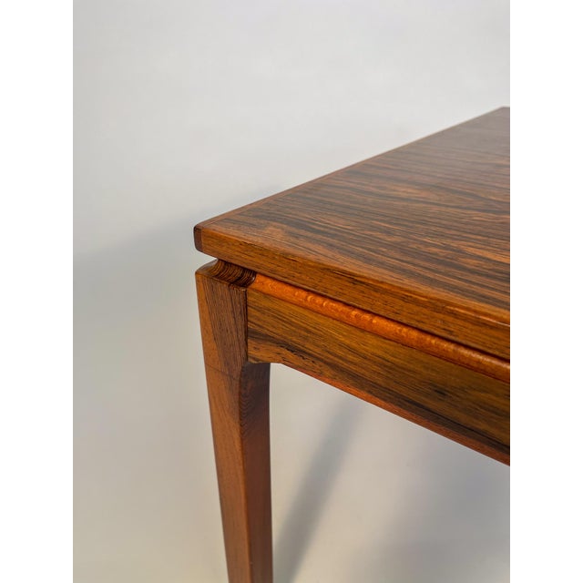 1960s In the Style of Jens Risom Mid-Century Rosewood Side Table – Danish Modern Design For Sale - Image 4 of 6