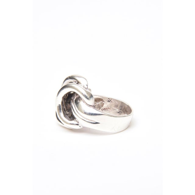 1960s Vintage Sterling Silver Ring With Interlocking Circles, 1960's, Size 8 For Sale - Image 5 of 10