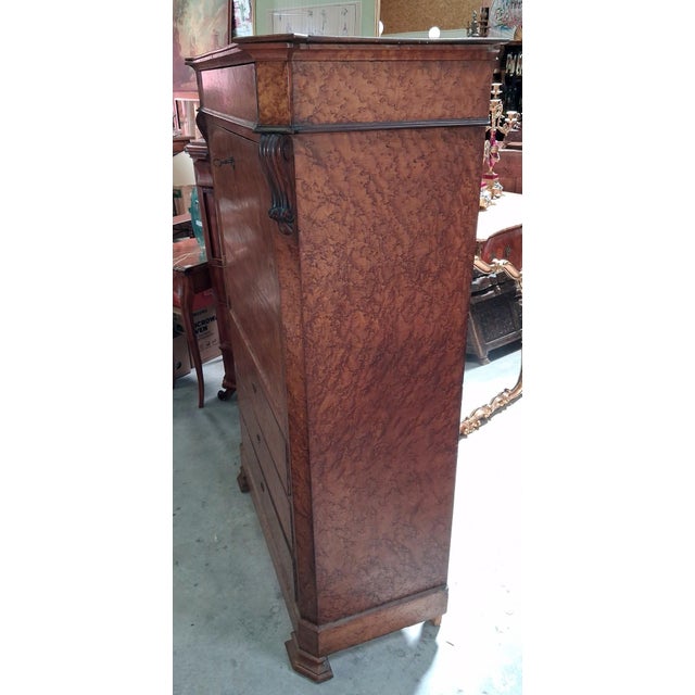 Charles X Drop-Front Secretary in Elm Burl, 19th Century, in Good conditions. Designed before 1890