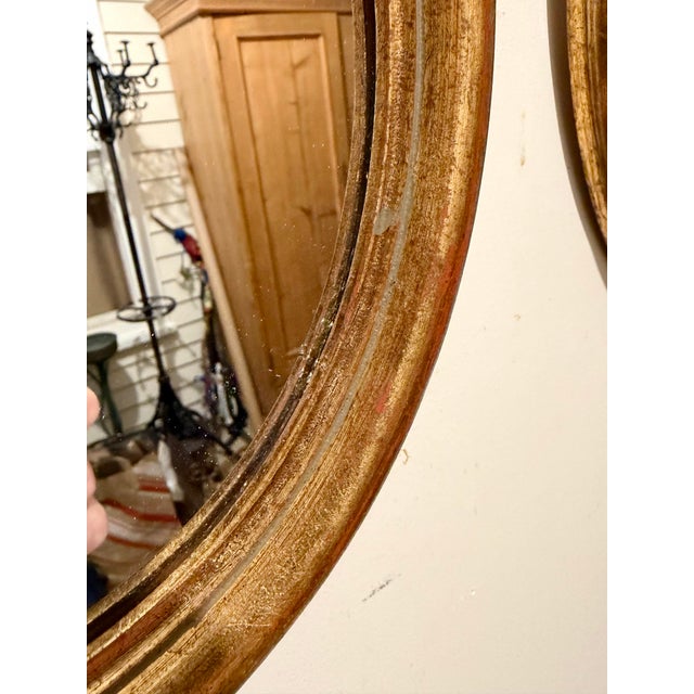 1960s Pair of Italian Gilt Oval Mirrors, Hollywood Regency Style, 1960s For Sale - Image 5 of 10
