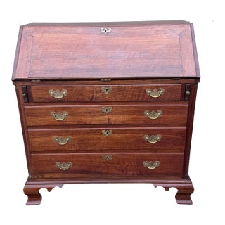 Exceptional Antique Virginia Chippendale Figured Walnut Slant Front Desk, Circa 1760s–1780s For Sale