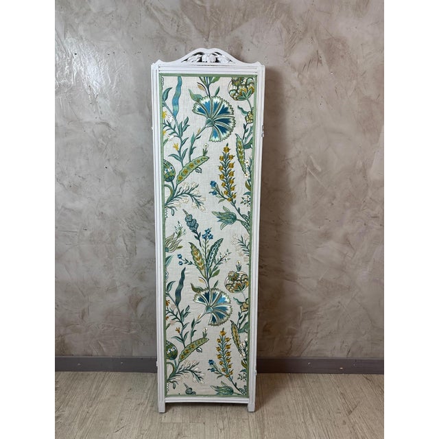 Charming three-panel screen, fully restored and reupholstered in our upholstery and decorating workshops. This decorative...