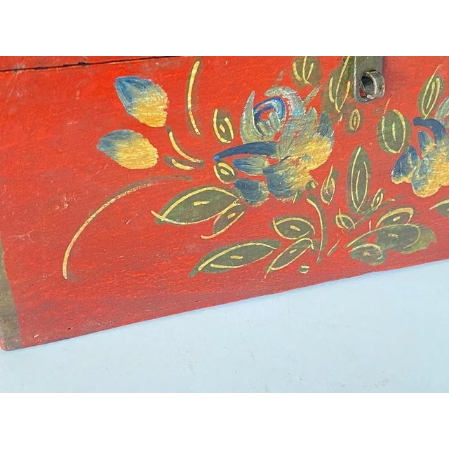 Large Wood Jewelry Box with Flowers Decor, England, 19th Century For Sale - Image 9 of 11