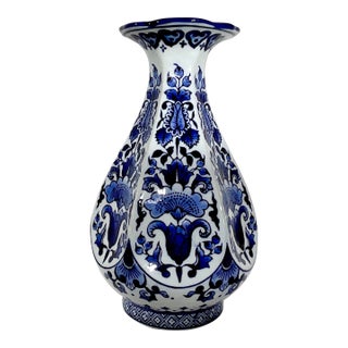 Vintage Hand Painted Hollywood Regency Chinoiserie Blue & White Vase, Six Sided For Sale