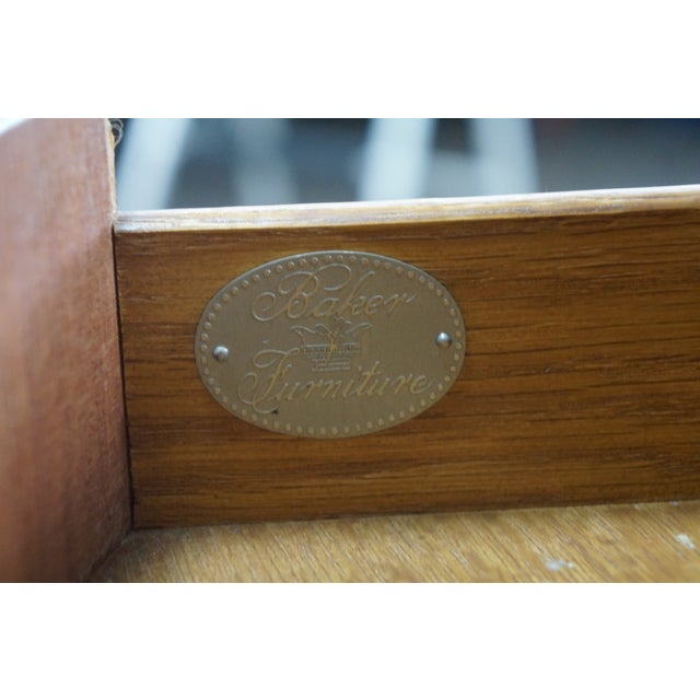 Baker Furniture Company Mid 20th Century Baker Federal Hepplewhite Style Mahogany Round Inlaid Side Table Pullout Trays For Sale - Image 4 of 18