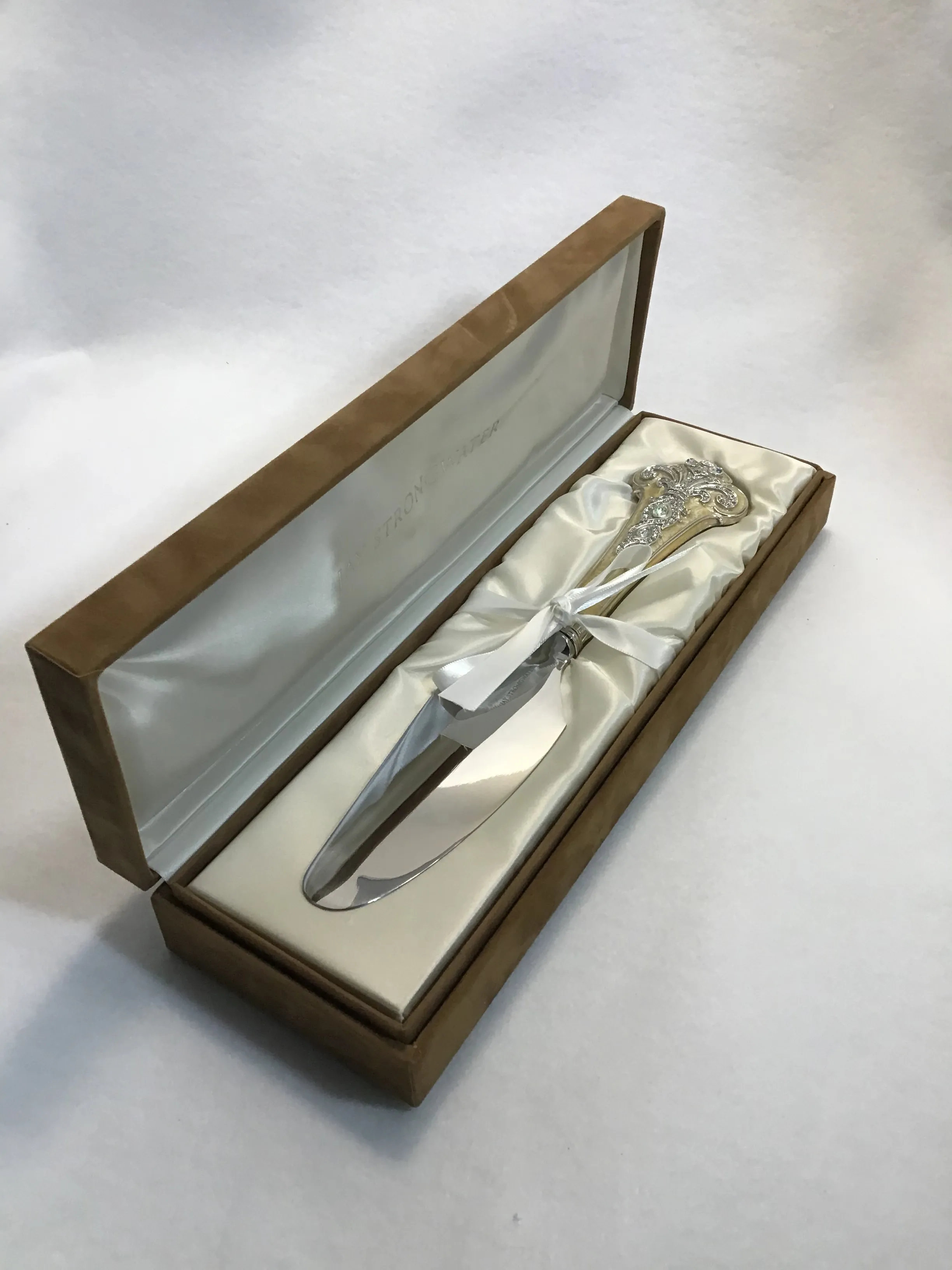 Swarovski Cake Cutter 2025