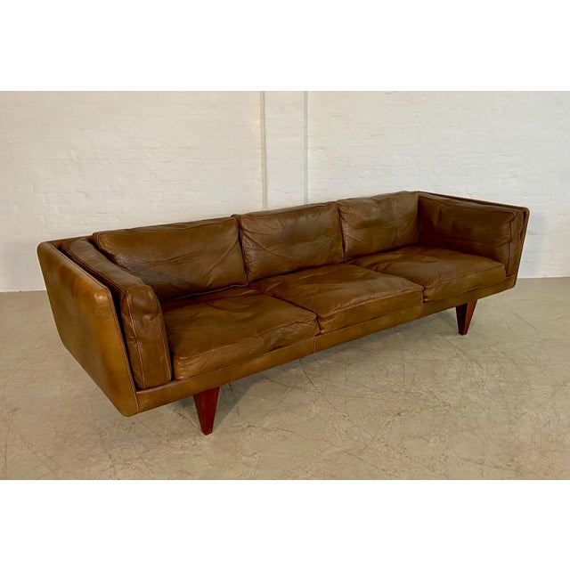 Brown V11 Sofa by Illum Wikkelsø for Holger Christiansen, 1960s For Sale - Image 8 of 18
