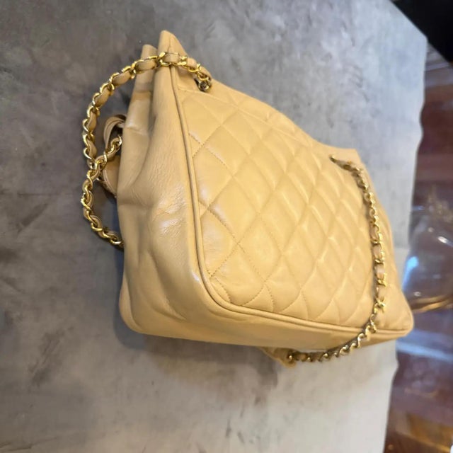 Beige 1980s Vintage Chanel Beige Lambskin Leather and Brass Shoulder Bag For Sale - Image 8 of 18