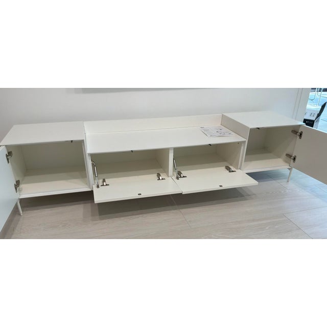 Minimalist Sen media unit from the Spanish maker Treku, Sen collection from designer Ibon Arrizabalaga. It has a stepped...