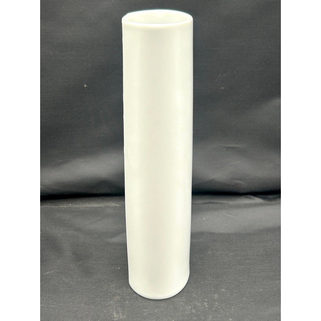 1960s MCM Bjørn Wiinblad “Papagena” Relief Vase for Rosenthal Studio-Linie For Sale In Los Angeles - Image 6 of 9