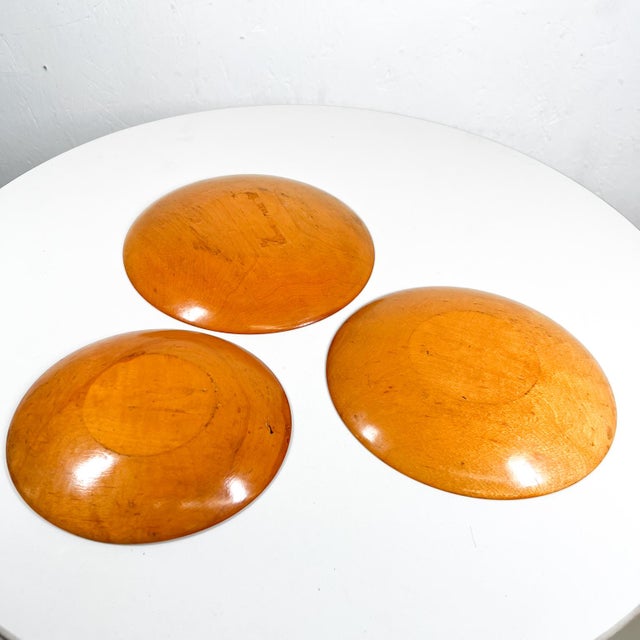 1940s Set of Three Hand Turned Maple Wood Plates Paul McCobb Russel Wright Era For Sale In San Diego - Image 6 of 10
