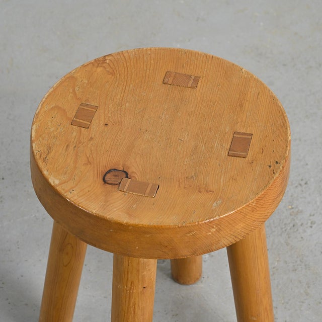 An iconic design by Charlotte Perriand, this stool was created in the 1960s to furnish the ski resort of Les Arcs in the...