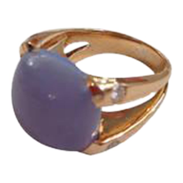 18kt Yellow Gold Cushion Ring with Cabochon Chalcedony and Diamonds For Sale