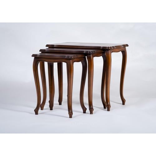 1970s Vintage Louis XV Style Nesting Tables in Nut Wood, 1970s, Set of 3 For Sale - Image 5 of 11