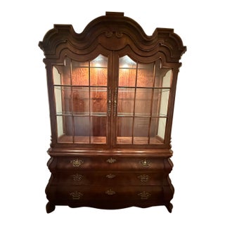 Vintage 1975 Henredon Bombe China Cabinet / Display Hu For Sale