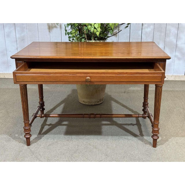 Pitch Pine Desk, Early 20th Century, in Good conditions. Designed 1890 to 1919