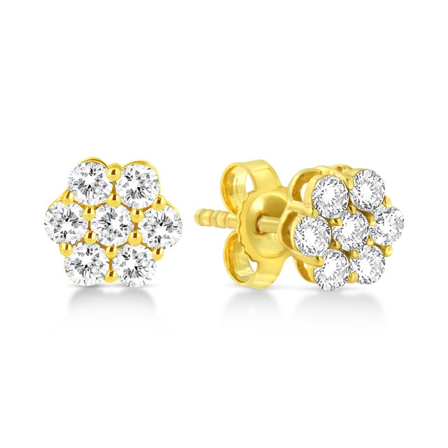 You've been looking for studs for your everyday wear, and now you've found them! Add these elegant floral studs to your...