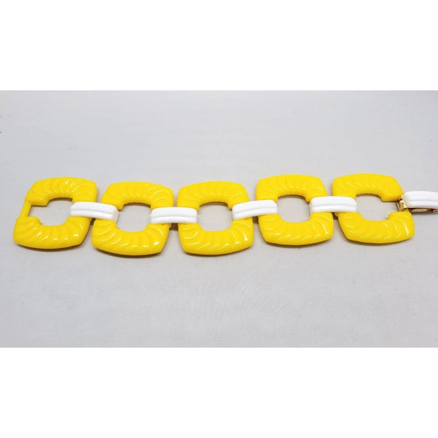 Vintage 1971 Signed Napier Yellow & White Lucite Link Bracelet For Sale In Philadelphia - Image 6 of 9
