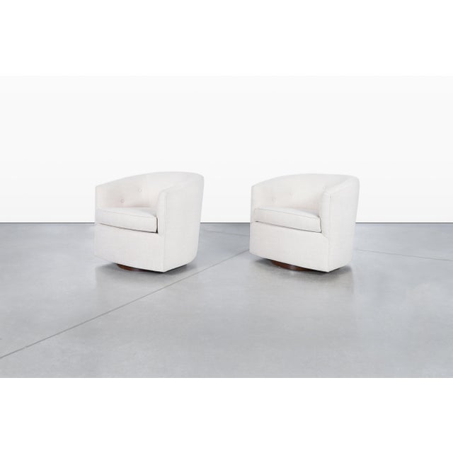 Mid-Century Modern 1960s Mid-Century Modern Walnut Swivel Lounge Chairs - Set of 2 For Sale - Image 3 of 12