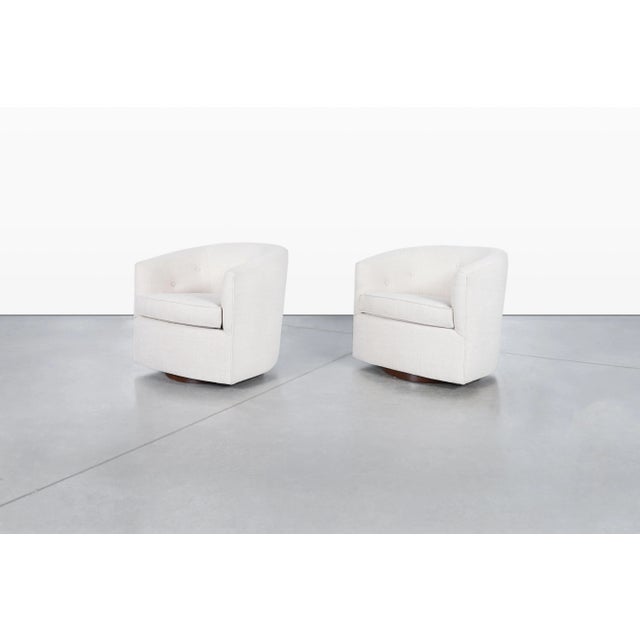 Mid-Century Modern Mid-Century Modern Barrel Walnut Swivel Lounge Chairs After Milo Baughman, 1960s For Sale - Image 3 of 12