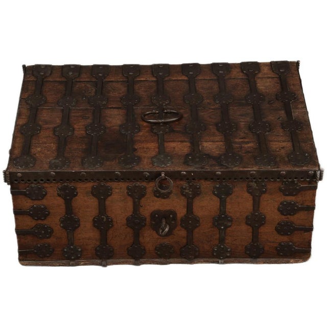 Small Antique Gothic Chest with Iron Bands, 1500, in Very Good conditions. Designed before 1890