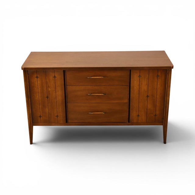 1960s Broyhill Saga Vintage Mid Century Modern Buffet Credenza C. 1960s For Sale - Image 5 of 15