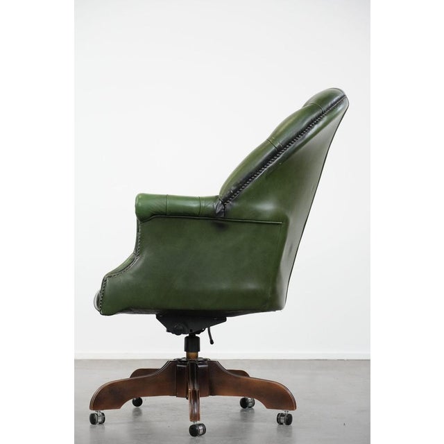 1990s Large English Style Chesterfield Office Chair in Green Cowhide Leather For Sale - Image 5 of 18