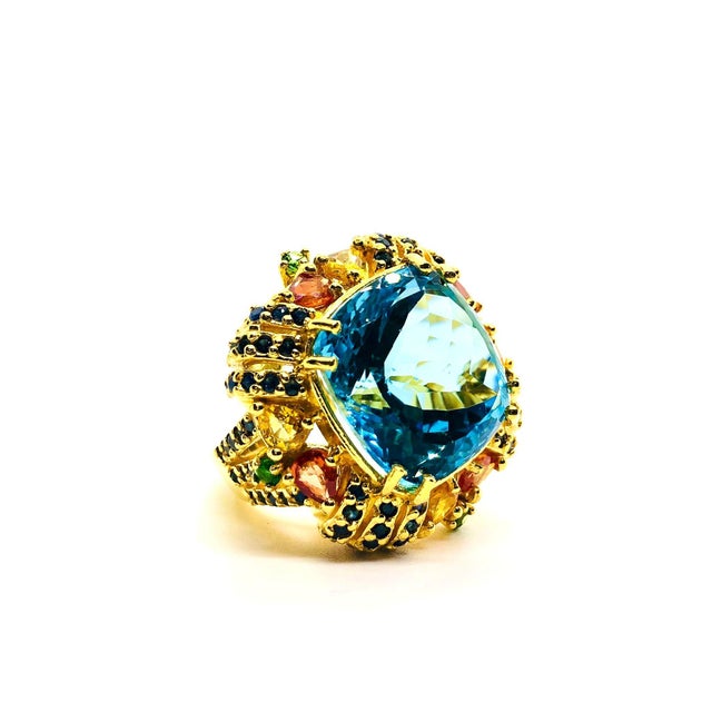 Bochic “Capri” Vintage Multi Fancy Sapphire and Blue Topaz Cocktail Ring — 18K G For Sale - Image 9 of 12