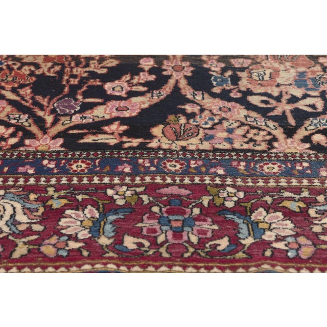 Early 20th Century Antique Persian Isfahan Rug - 04'09 X 06'09 For Sale - Image 4 of 9