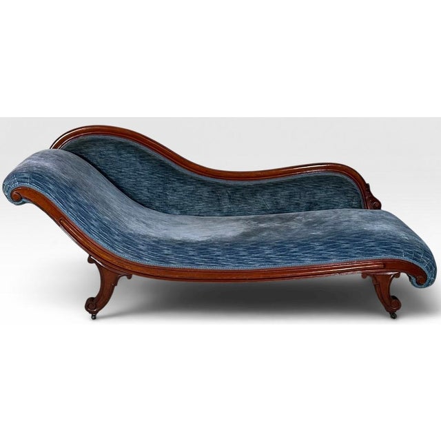Antique Victorian Mahogany Swan Back Velvet Chaise Longue This breathtaking authentic nineteenth-century Victorian chaise...