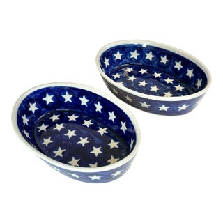 1980s Vintage Arts & Crafts Patriotic Stars Boleslawiec Pottery Petite Oval Baker Serving Dish - A Pair For Sale