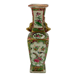 Chinese Export Famille Rose Miniature Faceted Porcelain Vase, 19th Century For Sale
