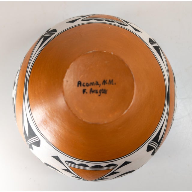Mid-Century Native American Indian Southwest Acoma Pottery Olla by F. Aragon For Sale - Image 10 of 11