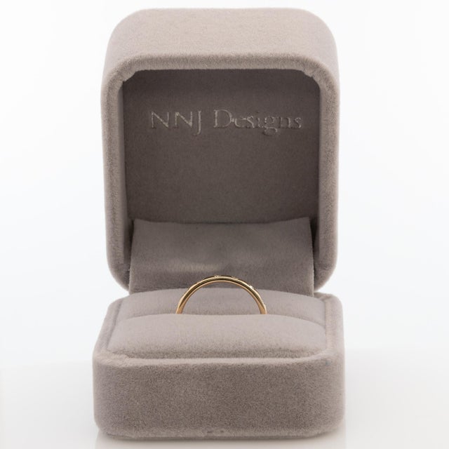 Diamond Band Minimalist Design: Solid 14k Gold – Round Diamond Fine Jewelry, Size 6.75 For Sale - Image 4 of 9