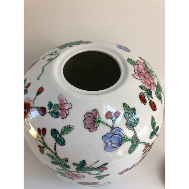 Vintage Chinese Porcelain Palm Beach Chinoiserie Style Large Floral Ginger Jar For Sale In Boston - Image 6 of 9