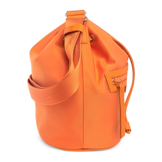 Longchamp Longchamp Le Pliage Neoprene Crossbody Bucket Bag in Citrus Hermes Orange For Sale - Image 4 of 11