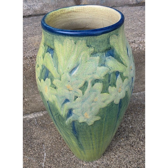 Arts & Crafts Antique 1911 Newcomb College Arts & Crafts Pottery Vase - Jonquil Motif by Afs & Jm For Sale - Image 3 of 13