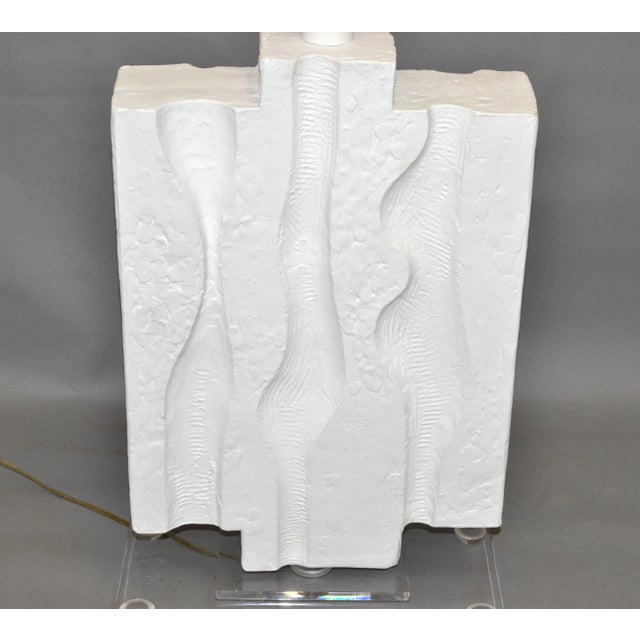 Iconic Sculptural Textured White Gesso Finish Plaster Table Lamp Acrylic Base For Sale In Miami - Image 6 of 13
