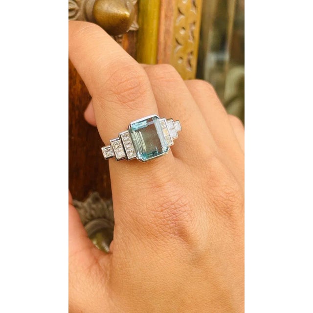 This is part of Chairish’s Fine Jewelry assortment. Aquamarine ring in 18K Gold which perfectly goes with your personality...
