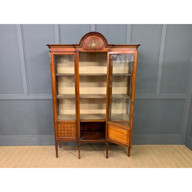 1900 - 1909 Edwardian Kingwood and Walnut Display Cabinet, 1900s For Sale - Image 5 of 13