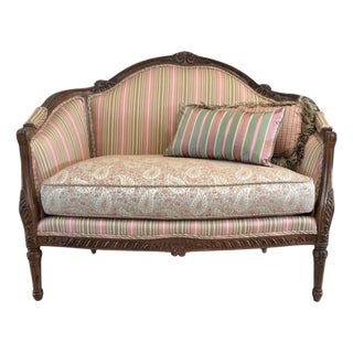 Vintage Thomasville French Provincial Carved Wood Settee For Sale