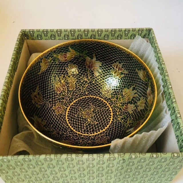 Vintage Cloisonné Enamel Eggshell Bowl – Emerald Green Ground With Gilt Floral Motif For Sale In Los Angeles - Image 6 of 9