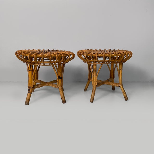 Italian mid-century modern round stools in rattan, 1960s Pair of table stools with round seat, entirely made of finely...