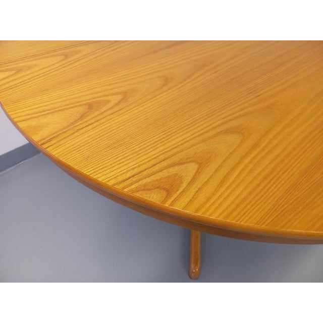 Vintage Round Dining Table in Blond Elm with Integrated Extension, 1970s For Sale - Image 4 of 14