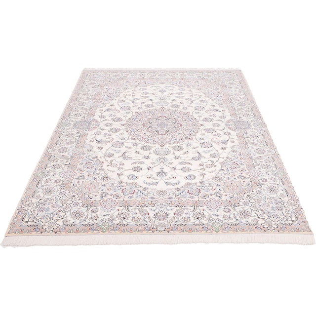 Middle Eastern Nain Rug in Floral Pattern For Sale - Image 3 of 7