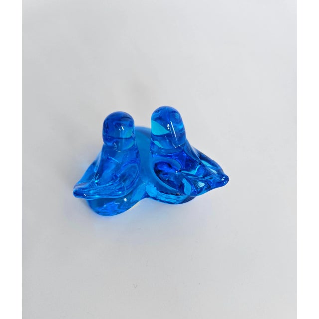 This beautiful art glass figurine features a heart-shaped base with two bluebirds perched on top. The piece is signed by...