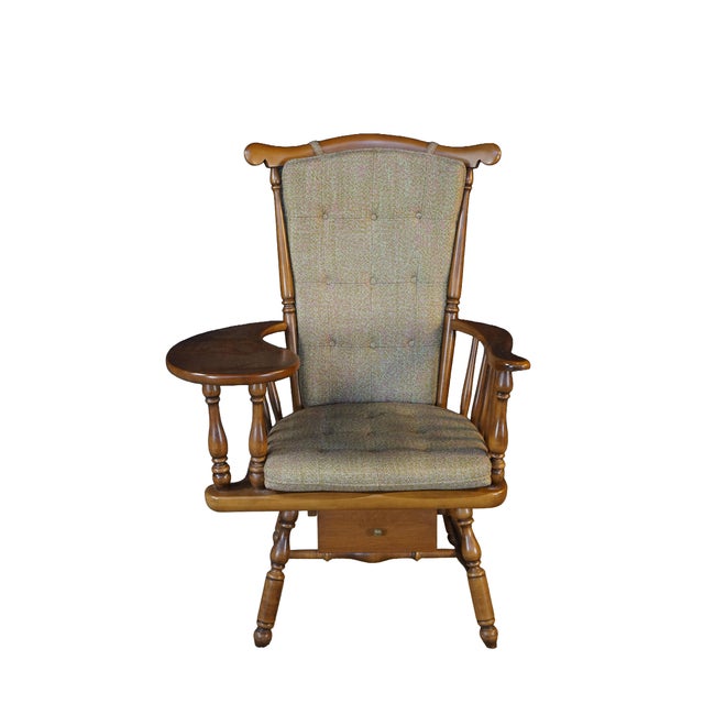This vintage 1960s Heywood-Wakefield teacher's arm chair is a mid-century American classic crafted from solid maple in a...