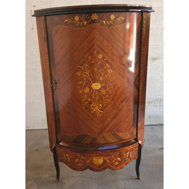 Louis XV Style Marquetry And Parquetry Kingwood and Satinwood Corner Cupboard / Cabinet. Features two shelves lined with...