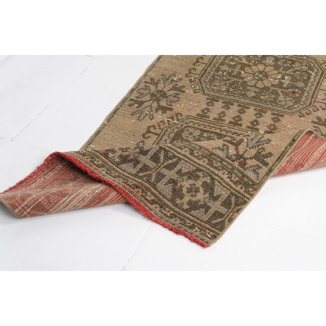 Turkish Mid 20th Century Muted Stone Grey & Sand Floral Medallion Rug For Sale - Image 3 of 10